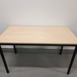 Skrivbord 1200*600*725 Ek Svart underrede - C