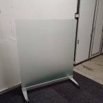 Golvskärm glas hjul - C