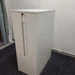 Sidoskåp vit låsbart - C