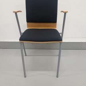 Mötesstol MARTELA BODAFORS Armstöd Björk Grå Svart Stapelbara