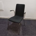 Konferensstol svart tyg med armstöd - C