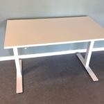 Skrivbord IKEA Skarsta Vit 120x70 Höj/sänk - B